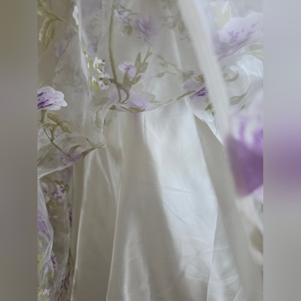 White Wedding/prom Dress with Lilac Floral Embroidery Size 5/6 NWT - Picture 8 of 11